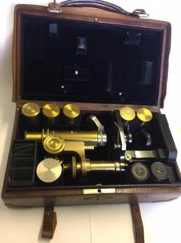 Microscope (with accessories in case)